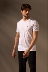 CAMISETA BÁSICA GOLA V - BRANCO E PRETO