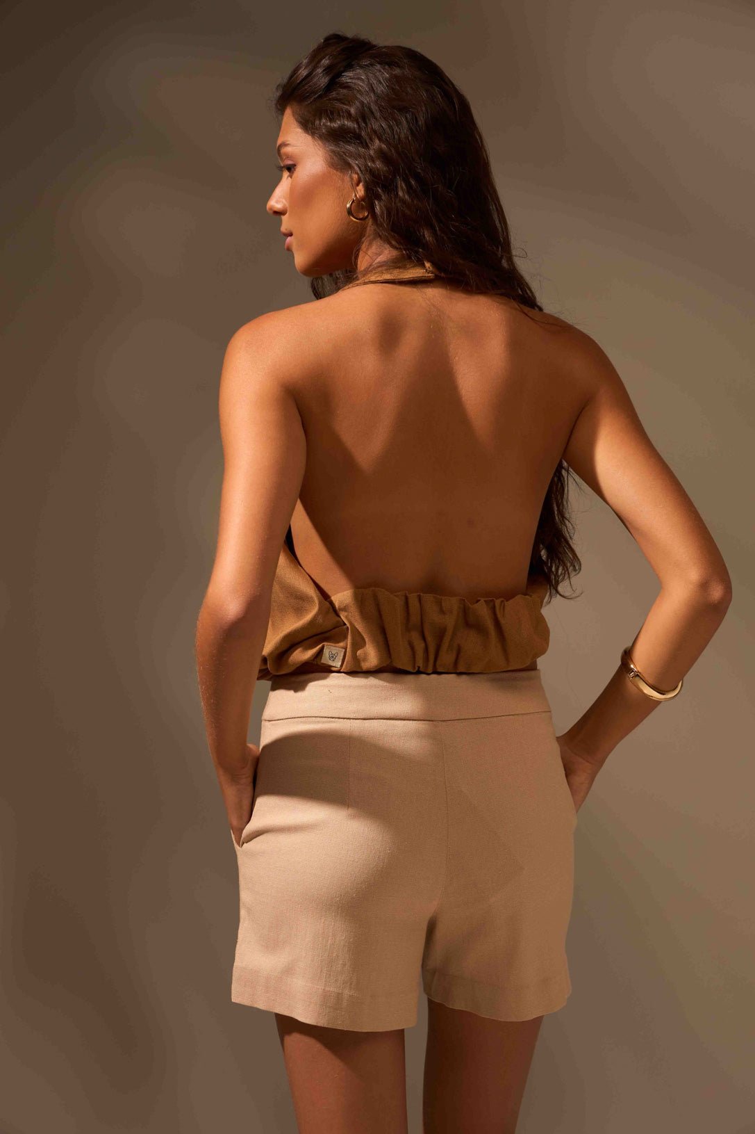 BLUSA DUNAS LINHO - CAMEL da Vörr Brasil | Loja Oficial Vörr Brasil
