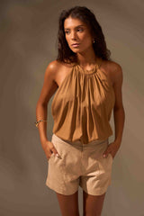 BLUSA DUNAS LINHO - CAMEL da Vörr Brasil | Loja Oficial Vörr Brasil