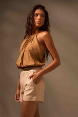 BLUSA DUNAS LINHO - CAMEL da Vörr Brasil | Loja Oficial Vörr Brasil