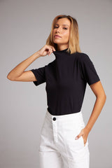 BLUSA GOLA ALTA - PRETO da Vörr Brasil | Loja Oficial Vörr Brasil