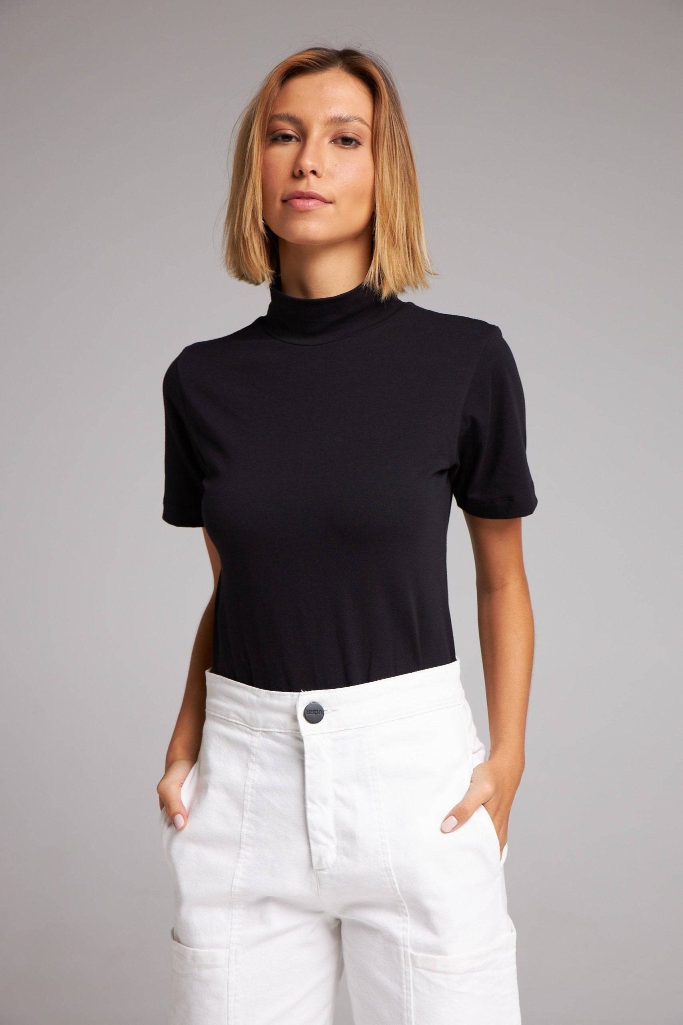 BLUSA GOLA ALTA - PRETO da Vörr Brasil | Loja Oficial Vörr Brasil