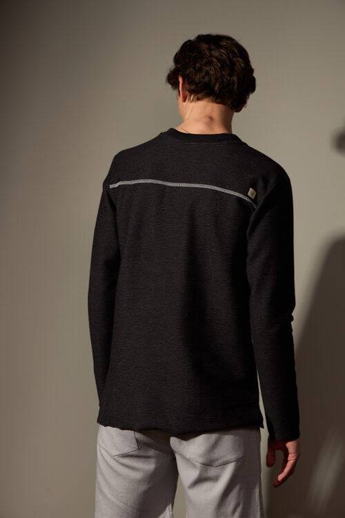 BLUSA GRUTAS - PRETO da Vörr Brasil | Loja Oficial Vörr Brasil