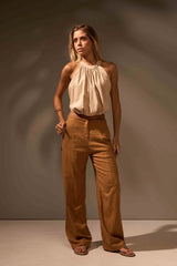 CALÇA DUNAS LINHO - CAMEL da Vörr Brasil | Loja Oficial Vörr Brasil