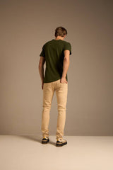 CAMISETA BÁSICA GOLA V - VERDE MUSGO da Vörr Brasil | Loja Oficial Vörr Brasil