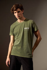 CAMISETA CIPÓ STONE - VERDE MUSGO da Vörr Brasil | Loja Oficial Vörr Brasil