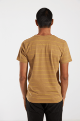 CAMISETA MARINER - MOSTARDA da Vörr Brasil | Loja Oficial Vörr Brasil