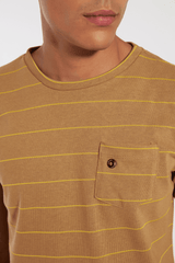CAMISETA MARINER - MOSTARDA da Vörr Brasil | Loja Oficial Vörr Brasil