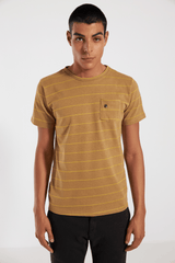 CAMISETA MARINER - MOSTARDA da Vörr Brasil | Loja Oficial Vörr Brasil