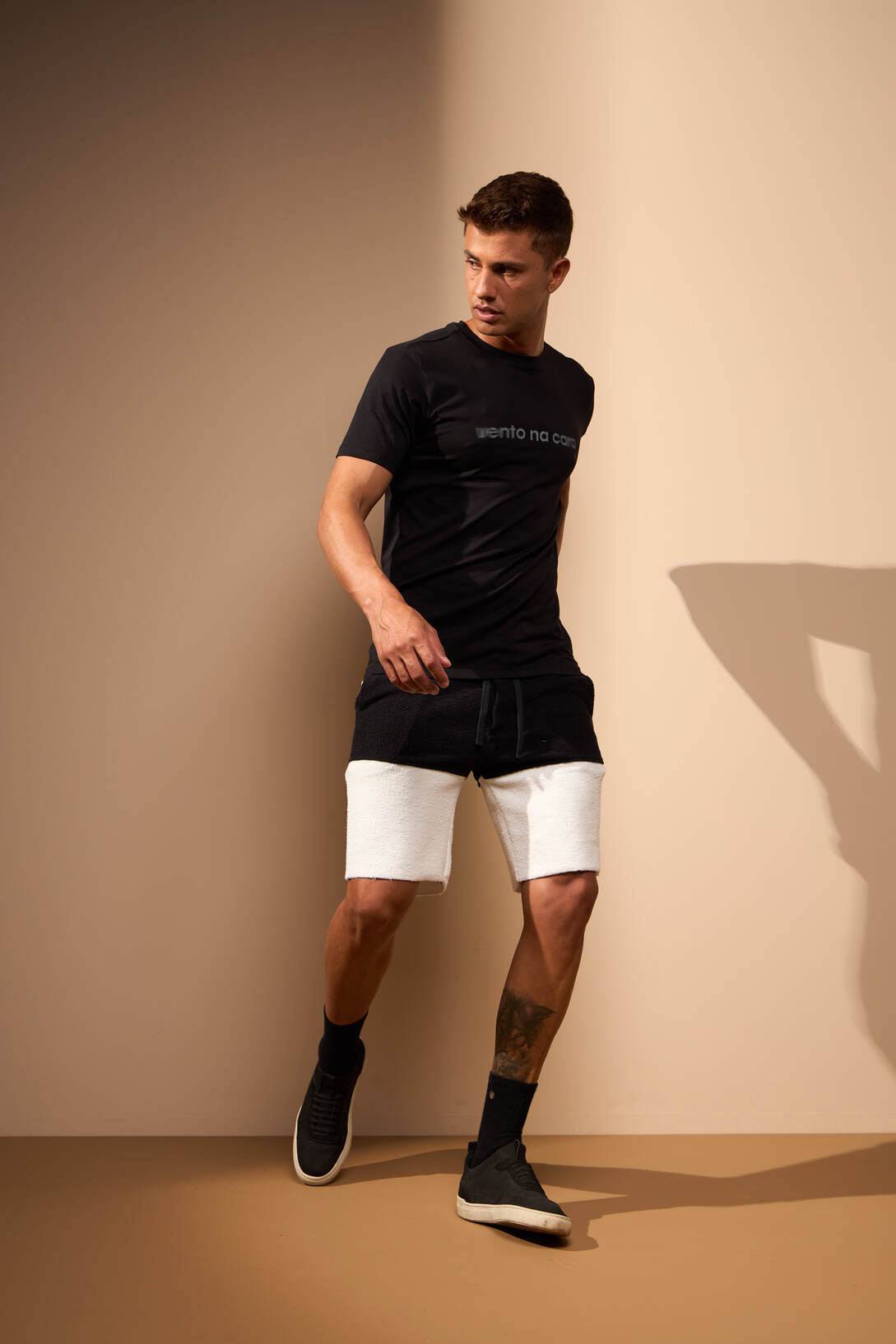 CAMISETA VENTO NA CARA - PRETO da Vörr Brasil | Loja Oficial Vörr Brasil