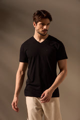 CAMISETA ESSENCIAL ALGODÃO EGÍPCIO GOLA V - PRETO