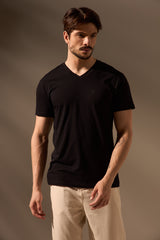 CAMISETA ESSENCIAL ALGODÃO EGÍPCIO GOLA V - PRETO