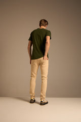 CAMISETA BÁSICA GOLA V - VERDE MUSGO