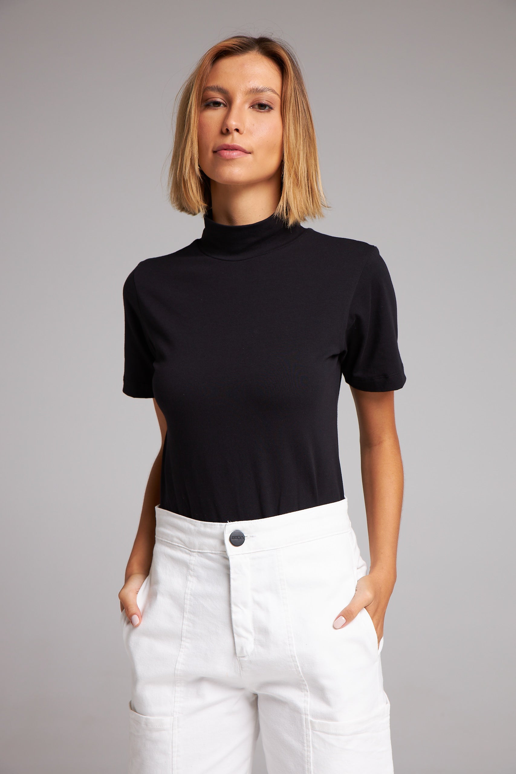 BLUSA GOLA ALTA - PRETO