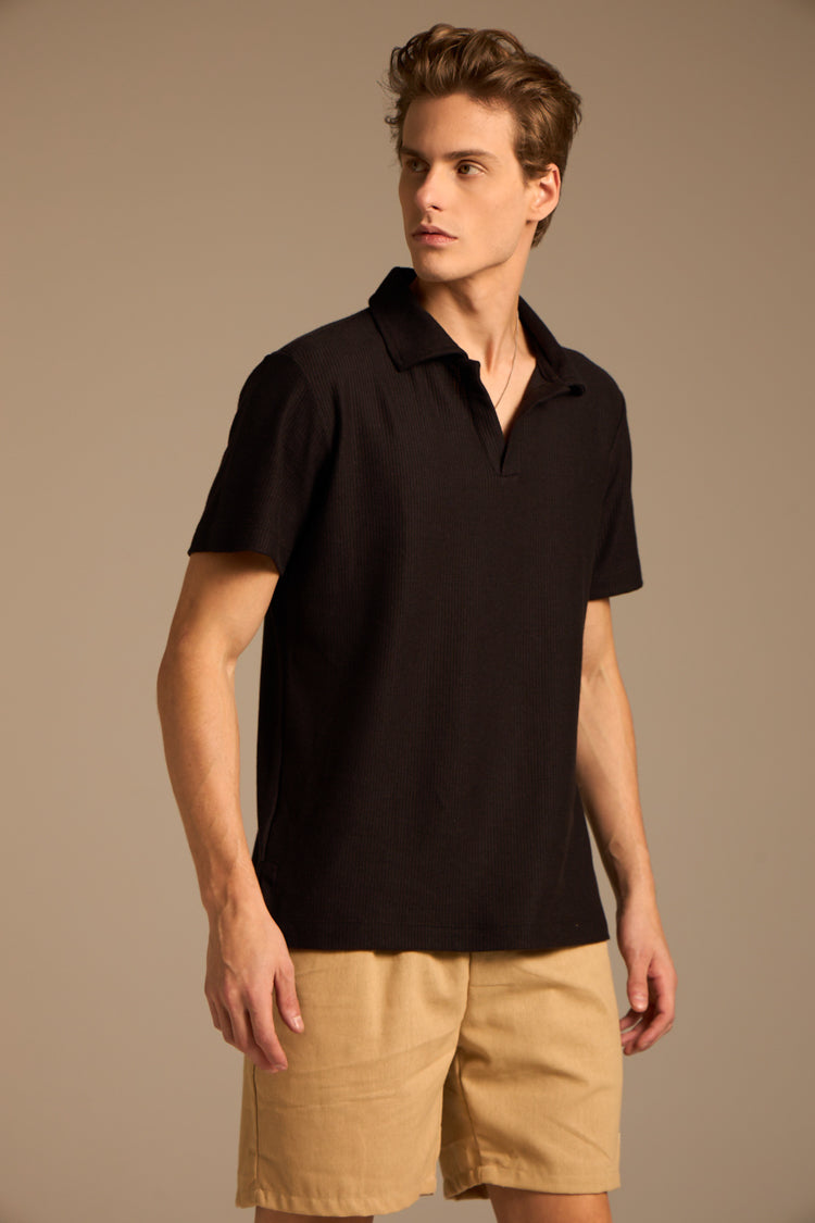 CAMISETA COM GOLA SERENIDADE - PRETO