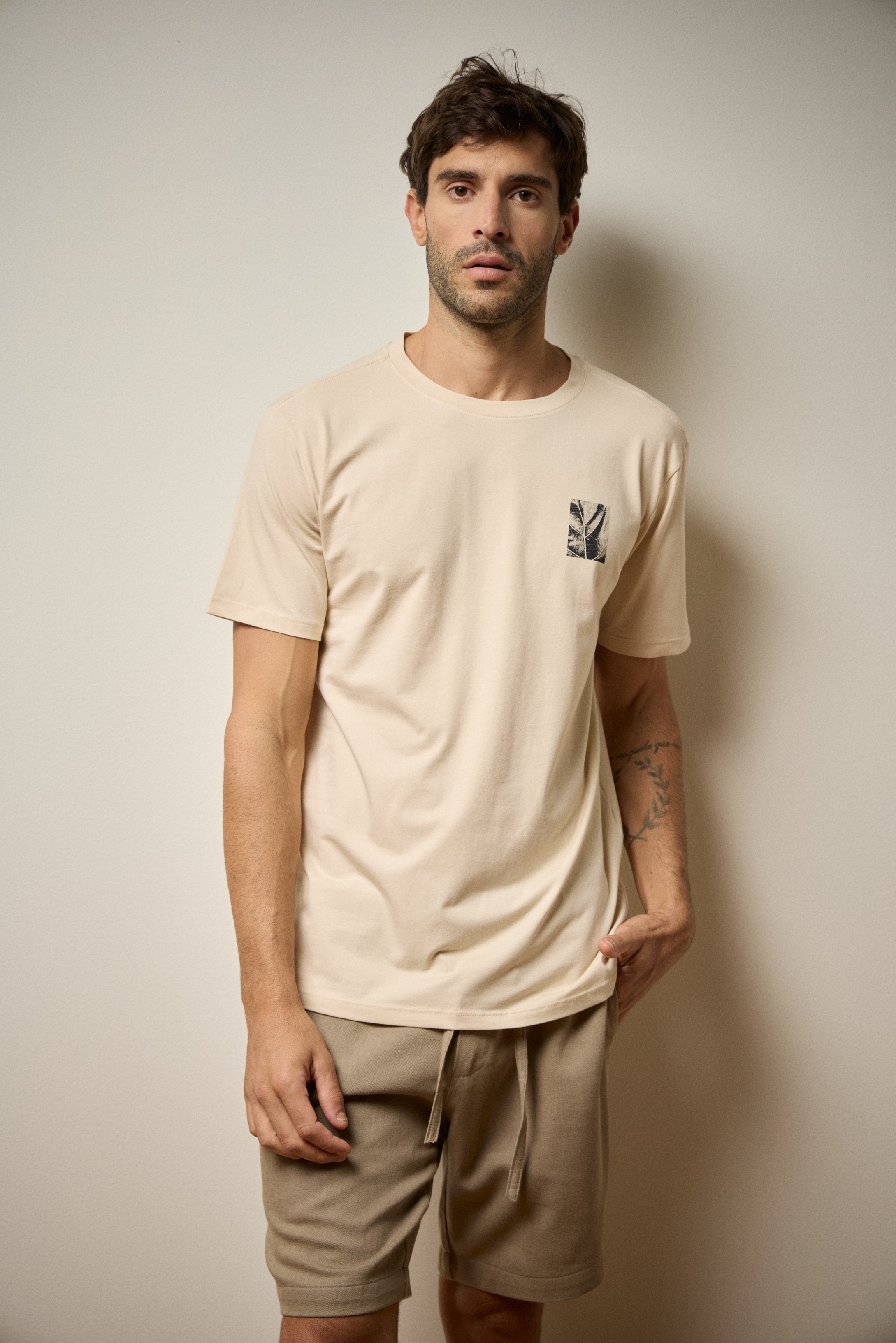 CAMISETA LEAF ALGODÃO EGÍPCIO - AREIA