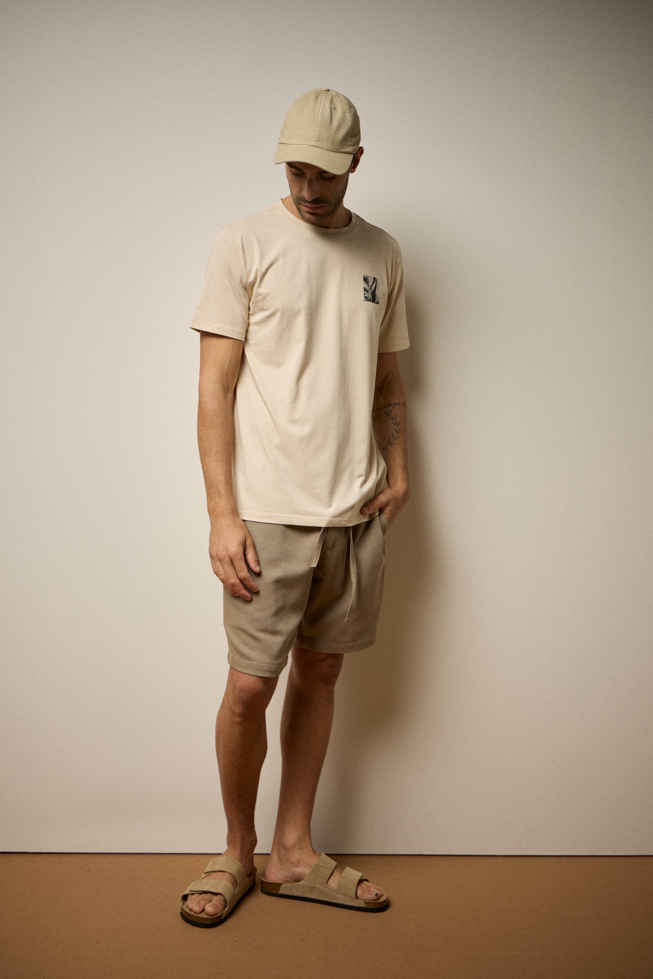 CAMISETA LEAF ALGODÃO EGÍPCIO - AREIA