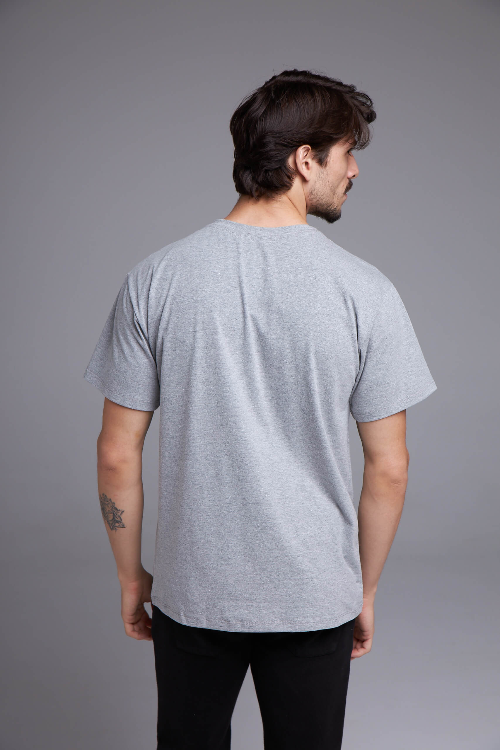 CAMISETA BÁSICA OVERSIZE - CINZA