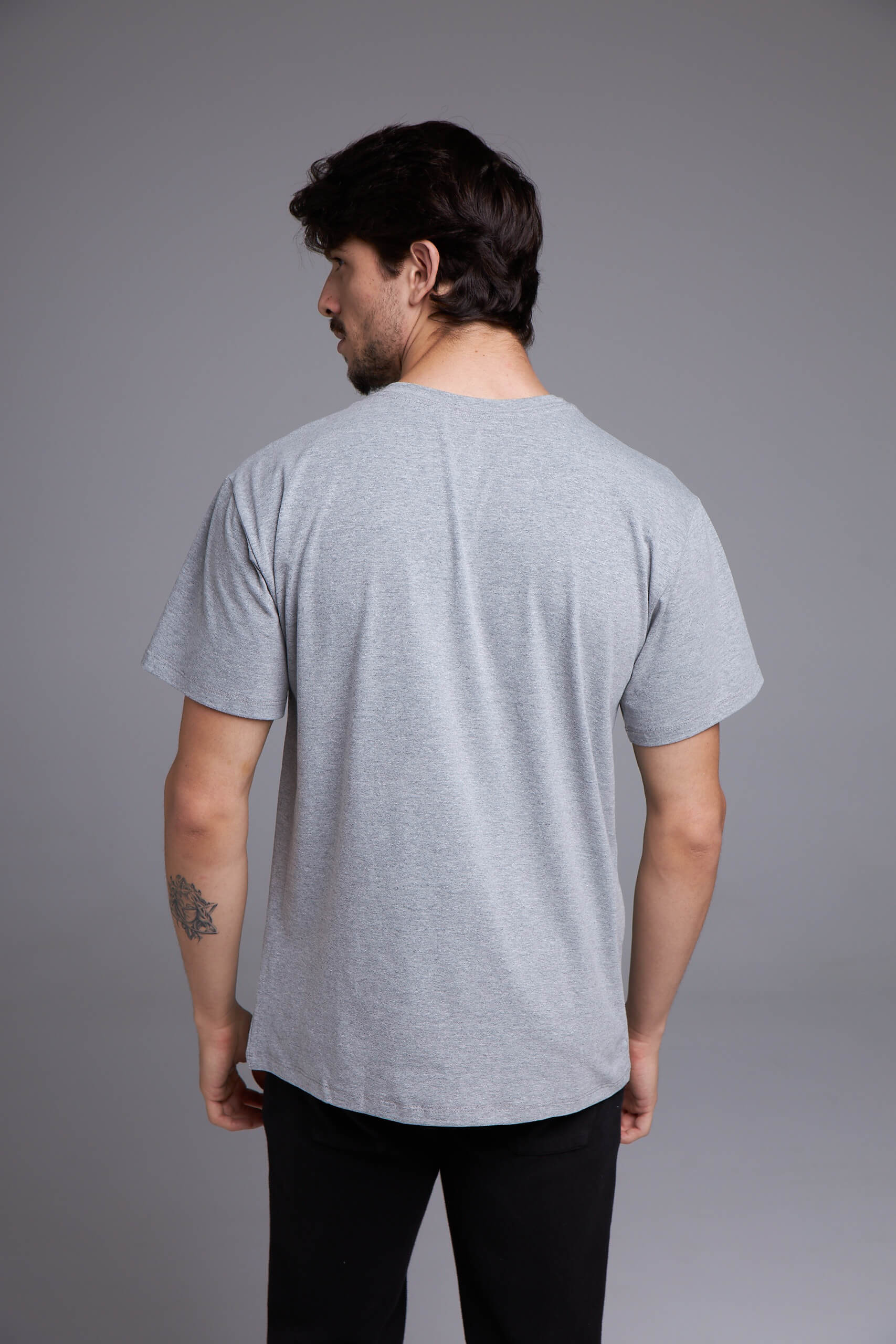 CAMISETA BÁSICA OVERSIZE - CINZA