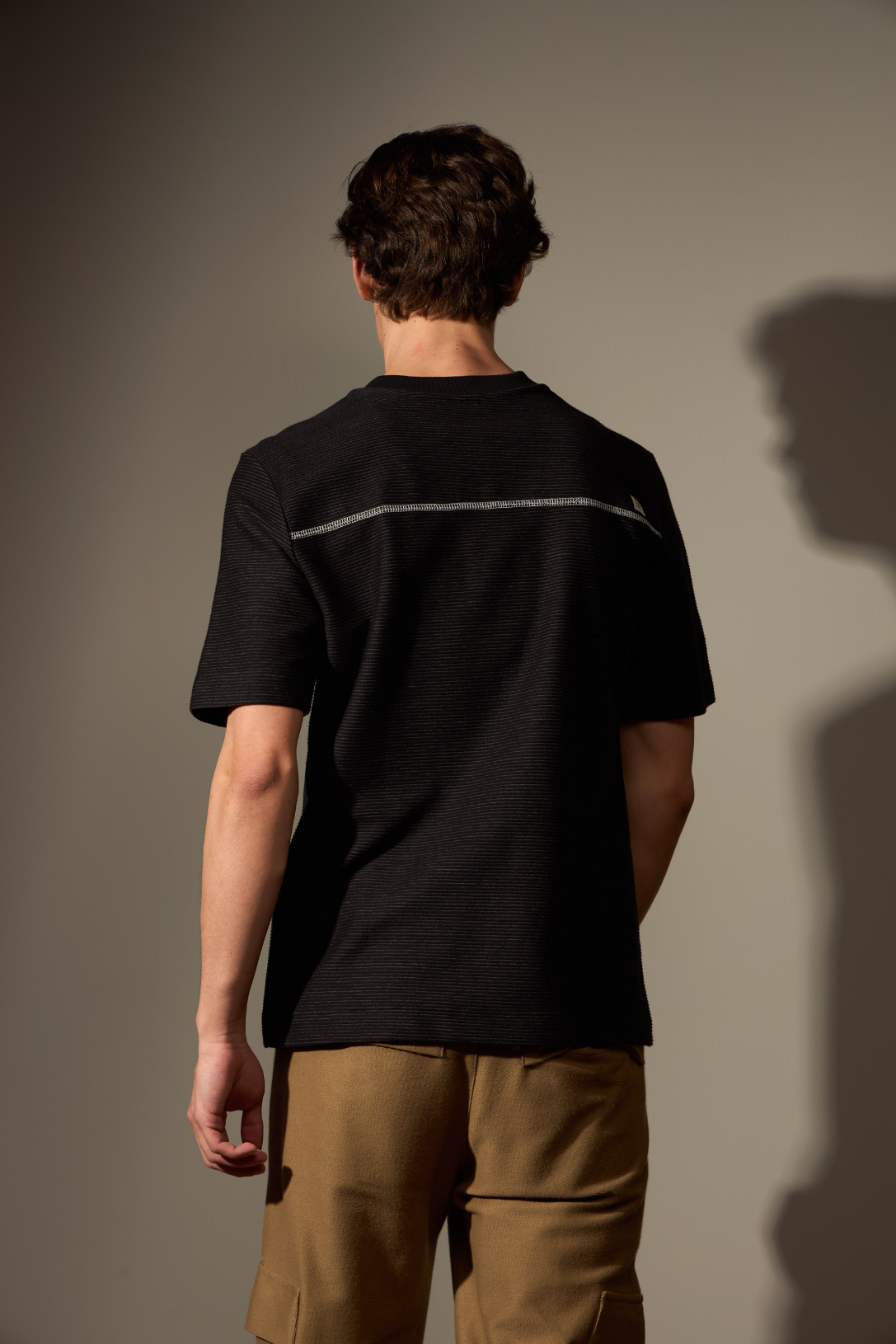 CAMISETA GRUTAS - PRETO