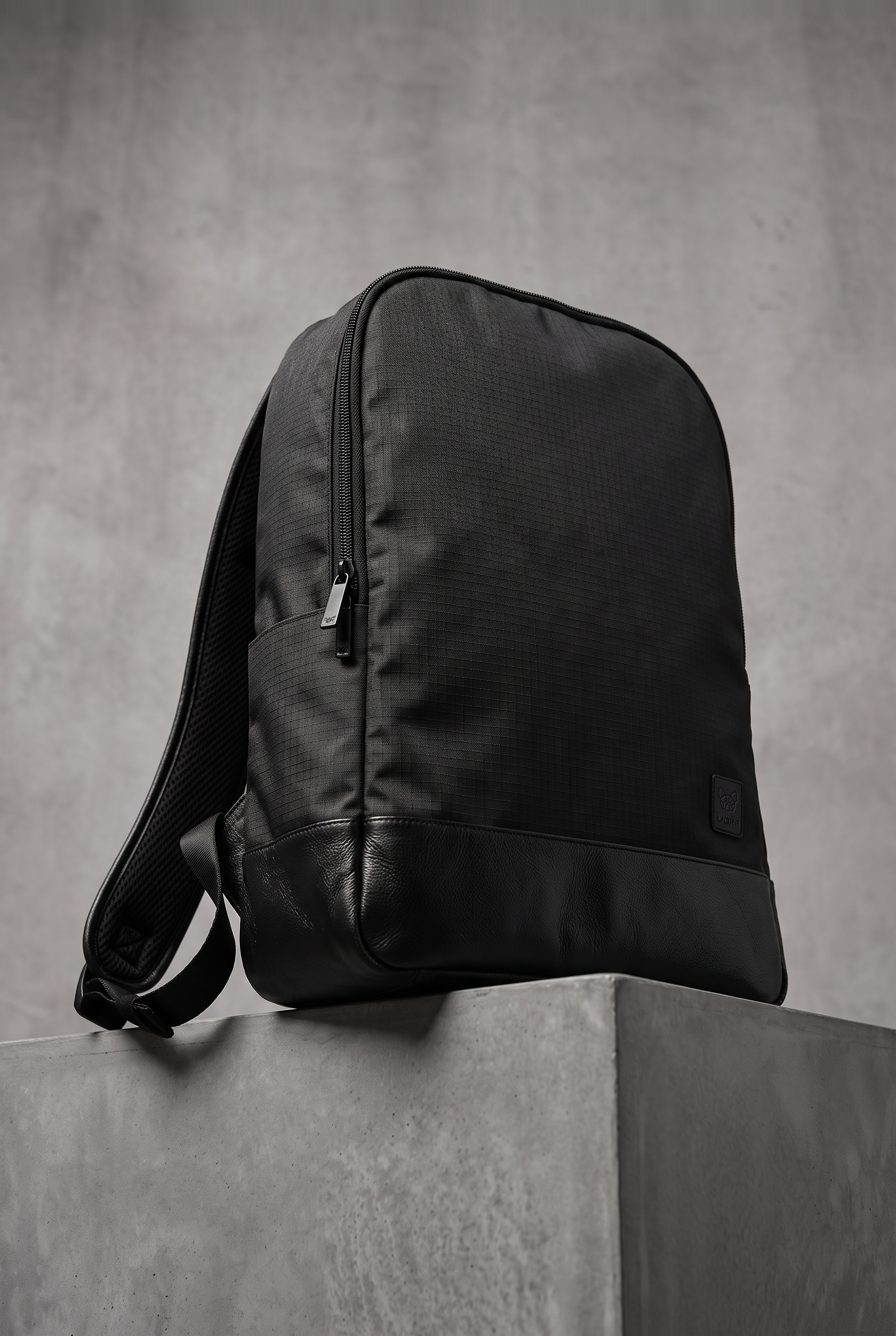 MOCHILA AERO RIPSTOP E COURO LEGÍTIMO - PRETO