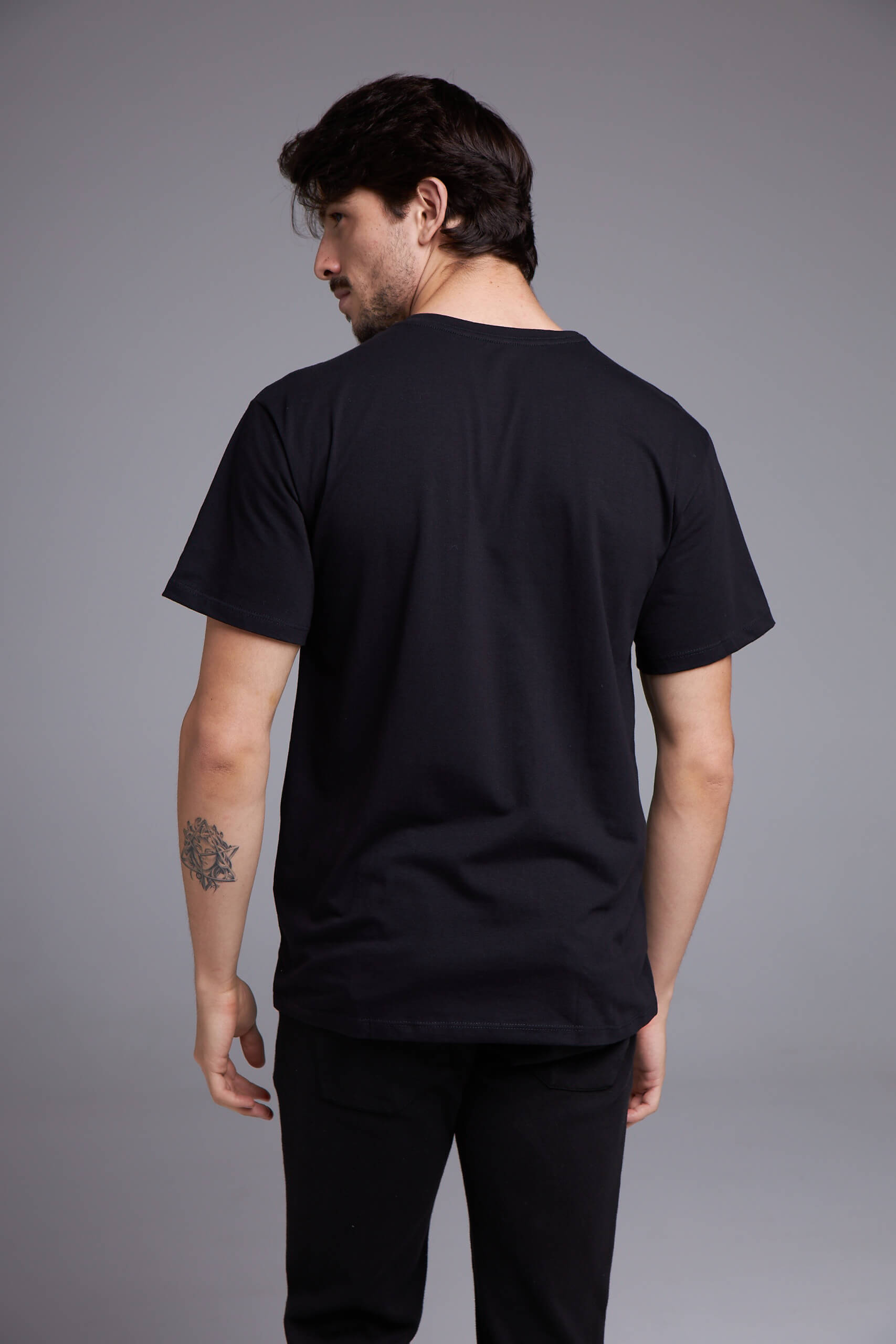 CAMISETA BÁSICA OVERSIZE - PRETO