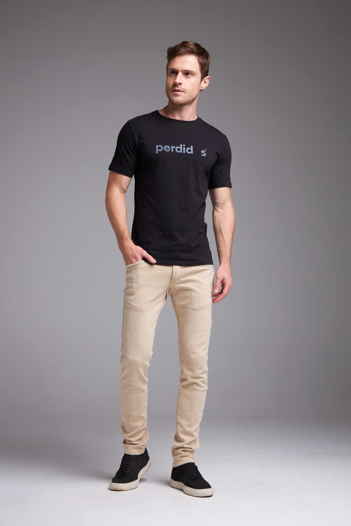 CAMISETA PERDIDAS - PRETO