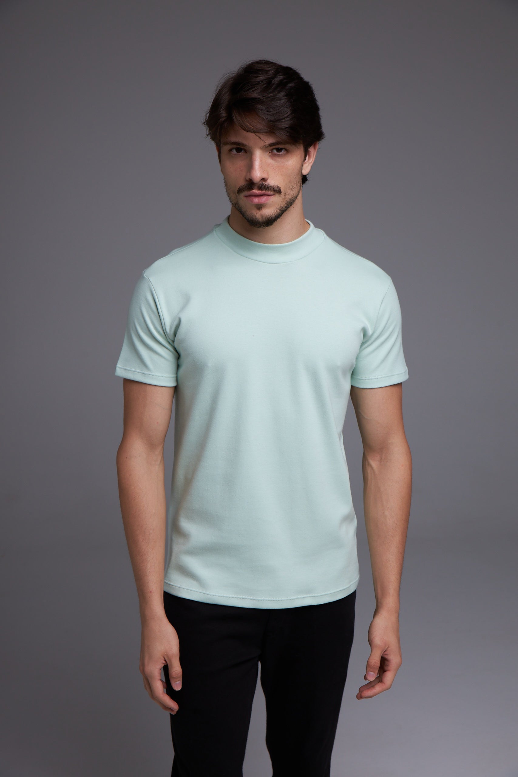 CAMISETA SLIM GOLA ALTA NATURALE - VERDE