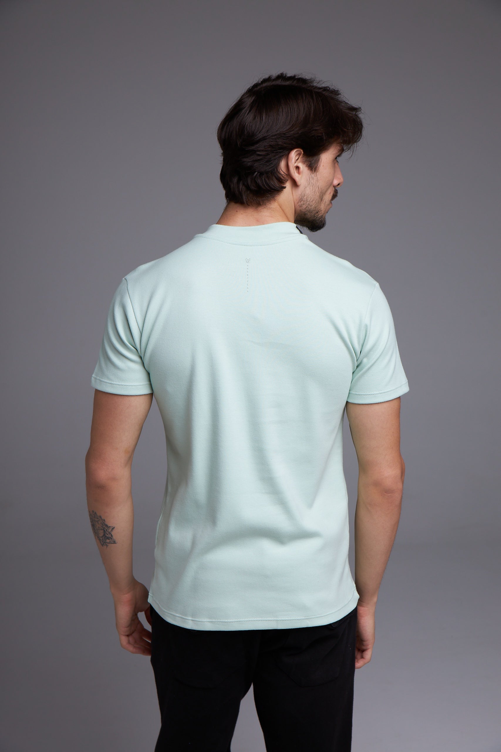 CAMISETA SLIM GOLA ALTA NATURALE - VERDE