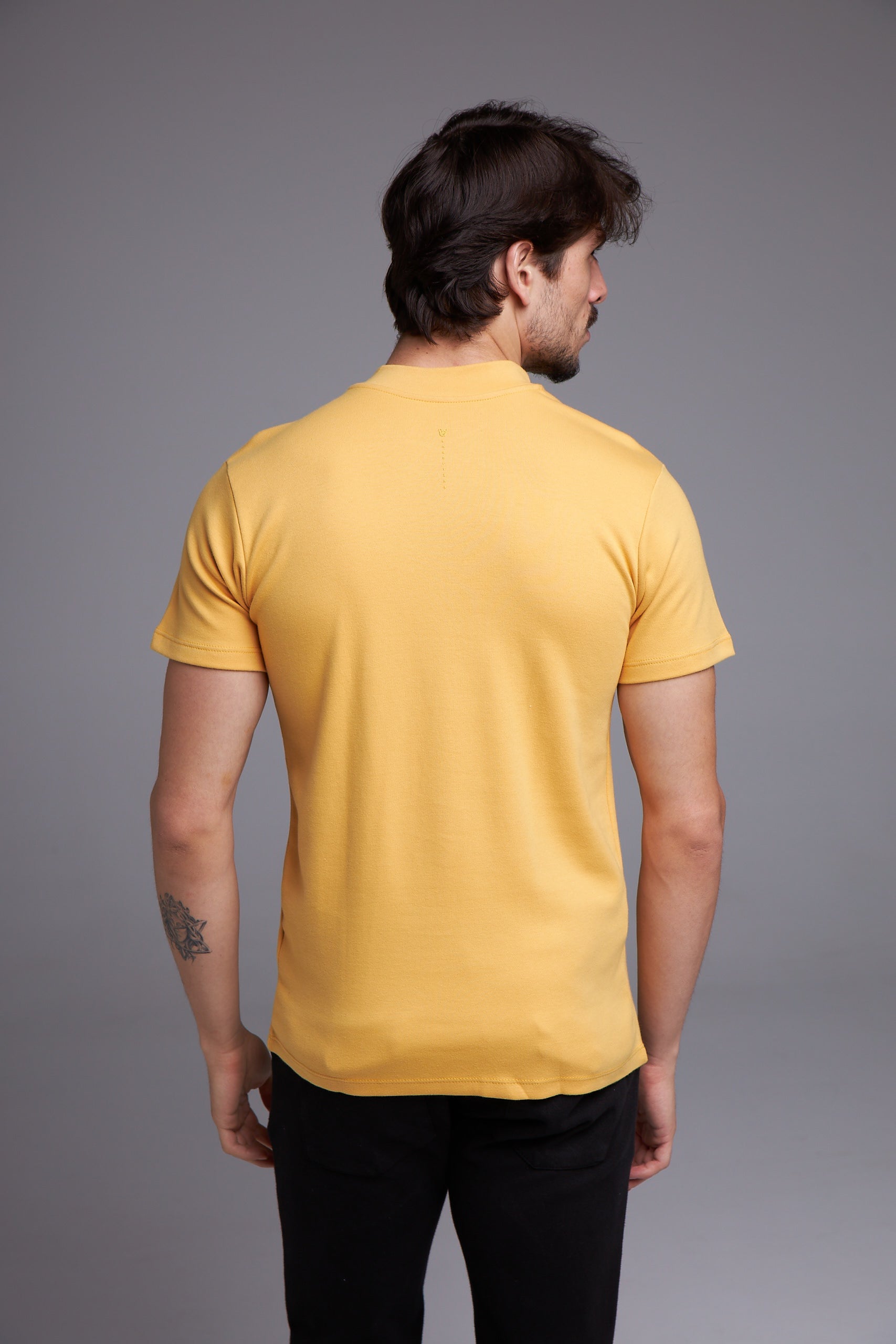 CAMISETA SLIM GOLA ALTA NATURALE - LARANJA