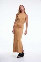 VESTIDO FENDA LEVE CAMEL