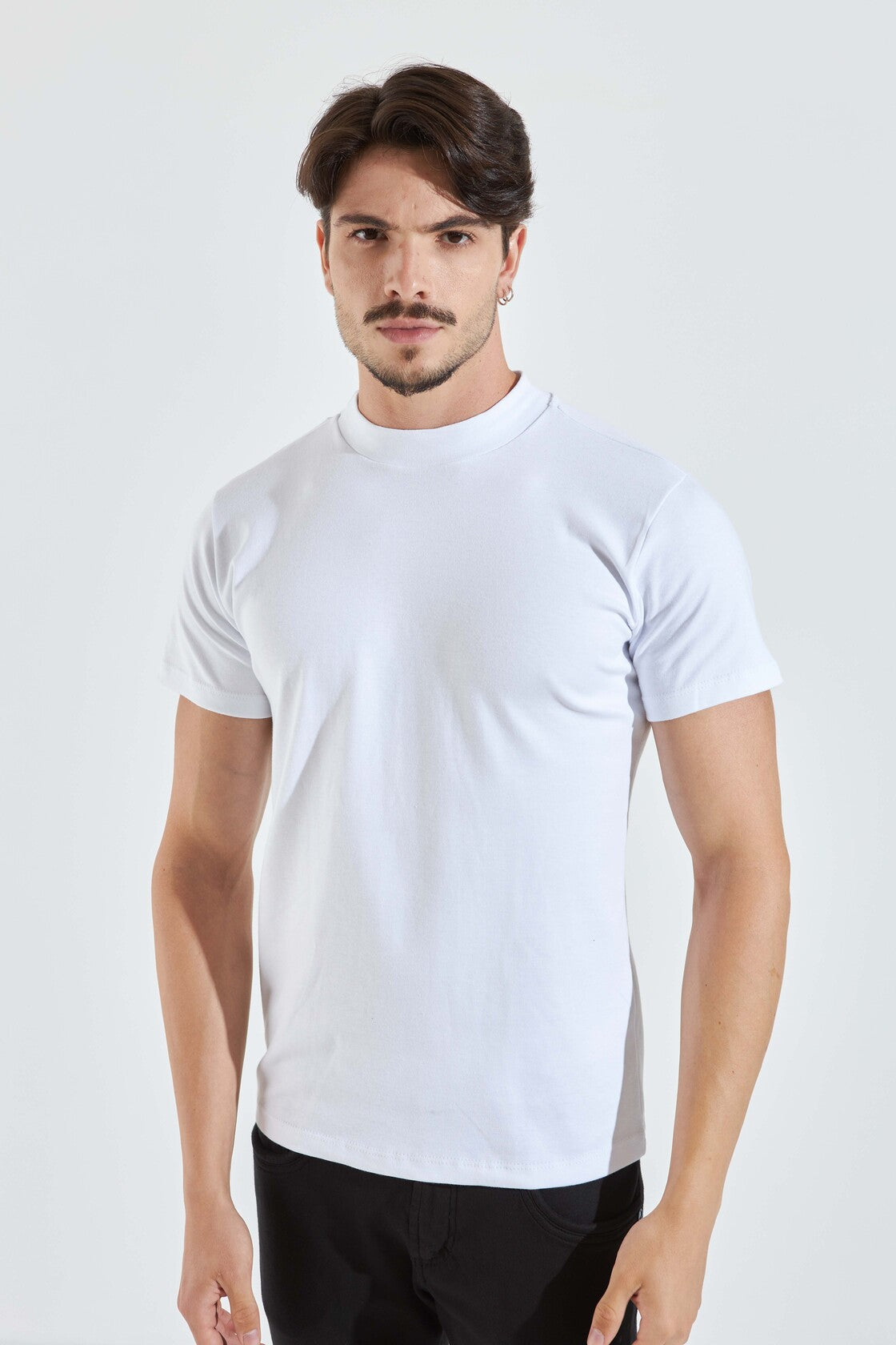 CAMISETA SLIM GOLA ALTA - BRANCO