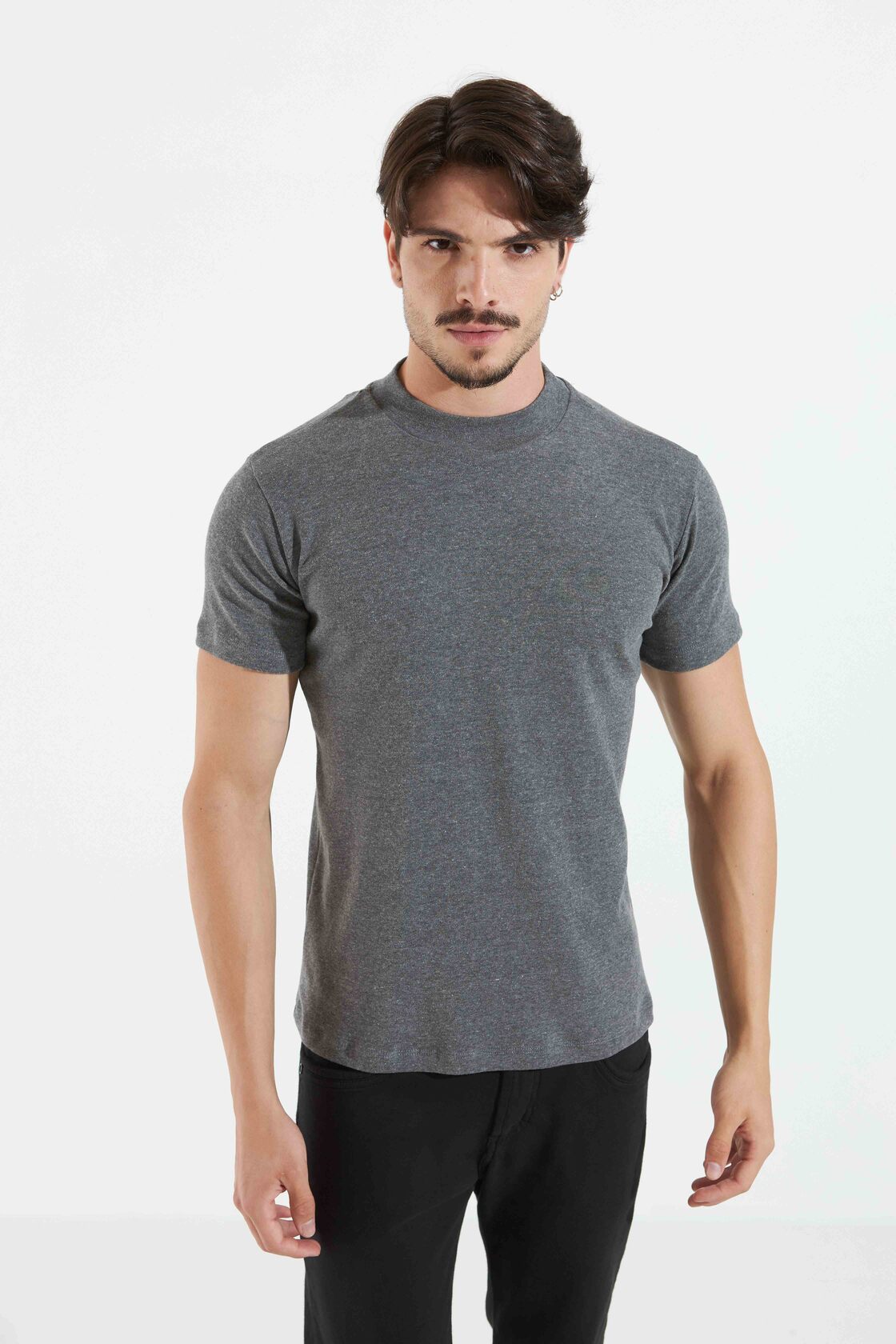 CAMISETA SLIM GOLA ALTA - CINZA