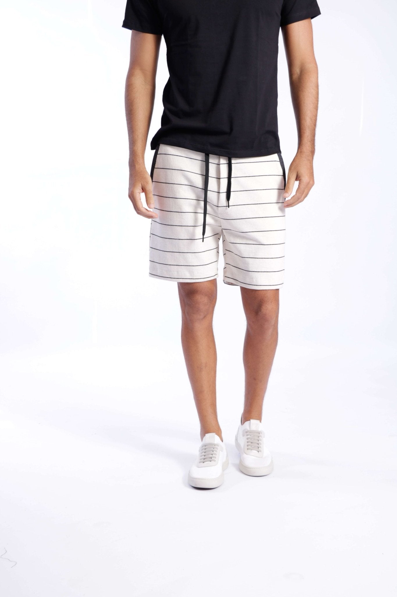 BERMUDA BOLSO FACA - BRANCO E PRETO da Vörr Brasil | Loja Oficial Vörr Brasil