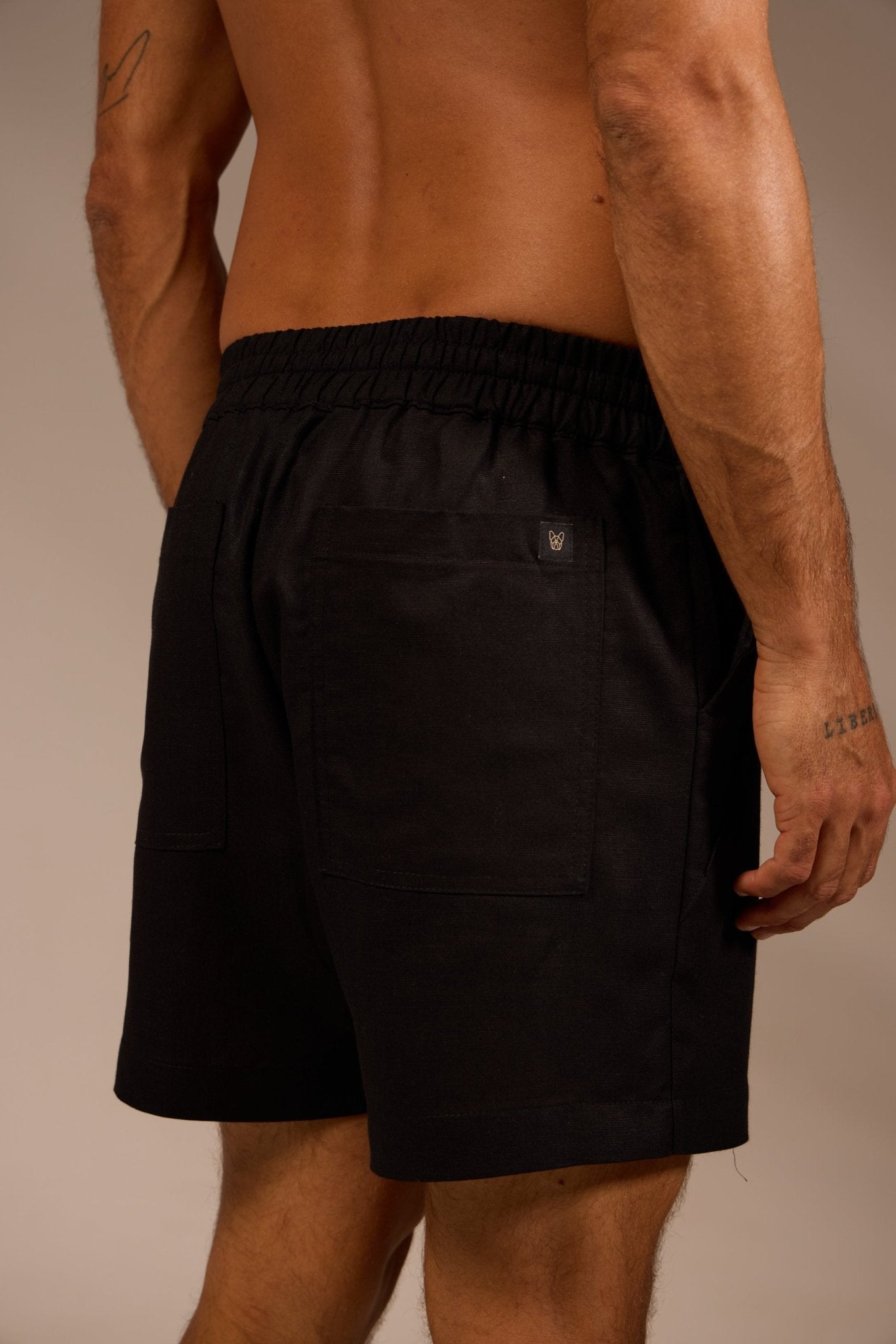 BERMUDA GOLDEN HOUR ALGODÃO - PRETO da Vörr Brasil | Loja Oficial Vörr Brasil