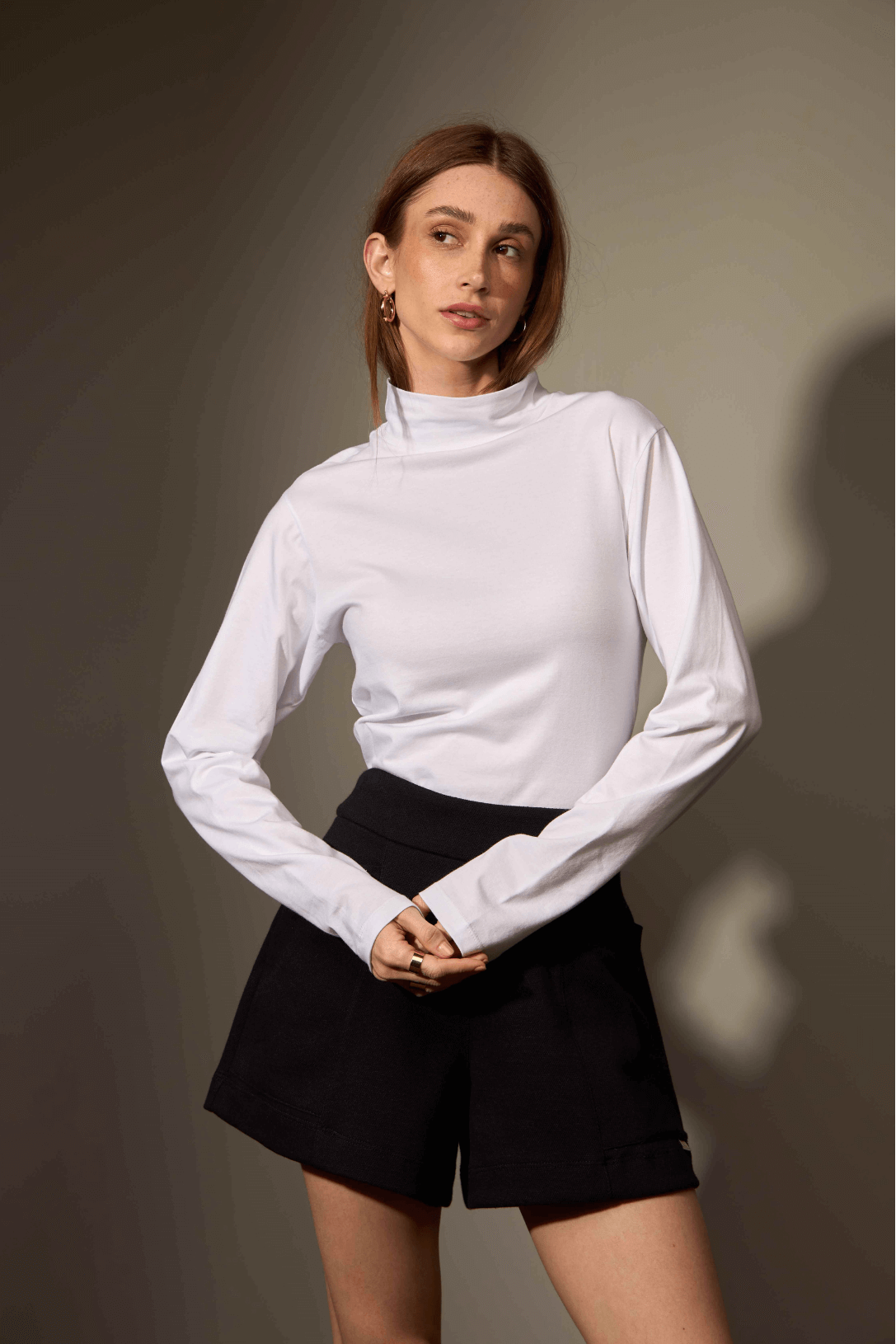 BLUSA GOLA ALTA MANGA LONGA - BRANCO da Vörr Brasil | Loja Oficial Vörr Brasil