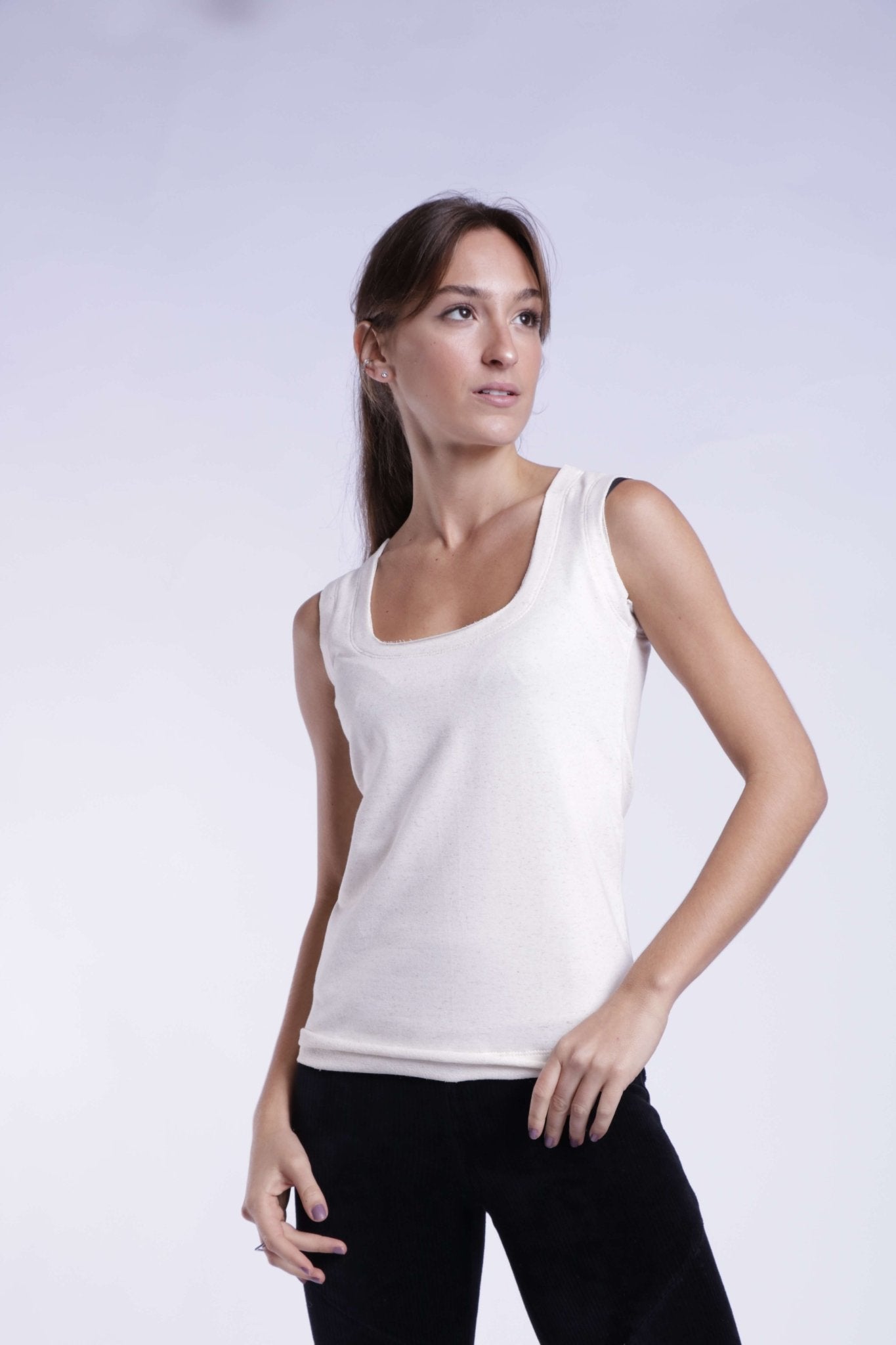 BLUSA REGATA DECOTE QUADRADO - OFF WHITE da Vörr Brasil | Loja Oficial Vörr Brasil