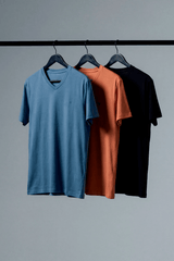 BOX ESSENCIAL 3 CAMISETAS ESSENCIAIS ALGODÃO EGÍPCIO GOLA V - MASCULINO E FEMININO da Vörr Brasil | Vörr Brasil