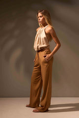 CALÇA DUNAS LINHO - CAMEL da Vörr Brasil | Loja Oficial Vörr Brasil