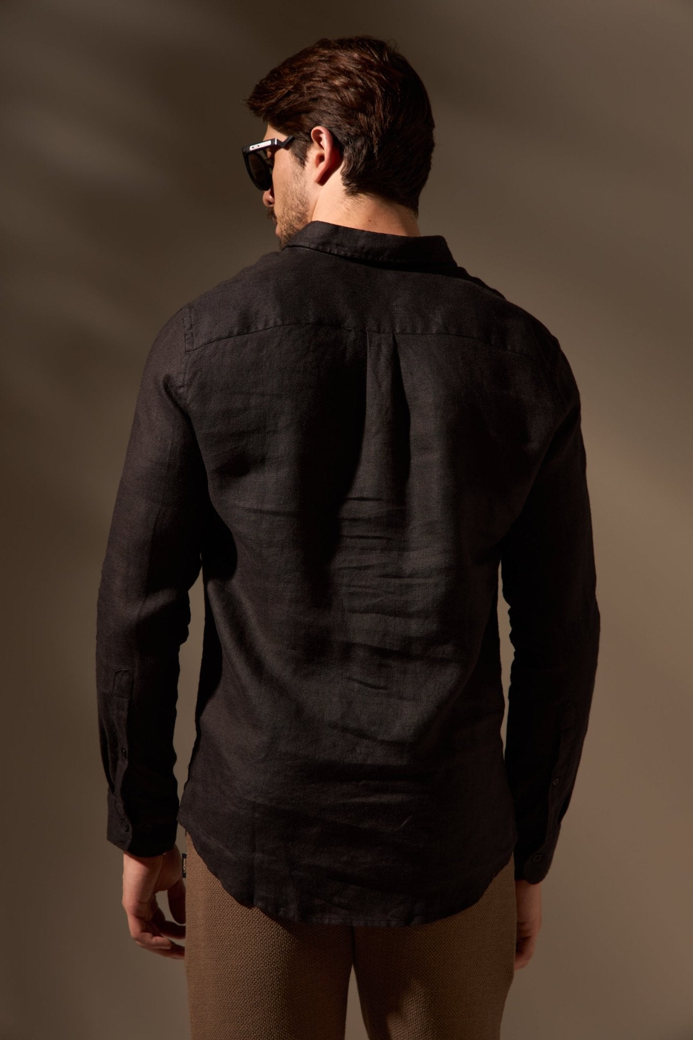 CAMISA GIBSON 100% LINHO - PRETO da Vörr Brasil | Loja Oficial Vörr Brasil