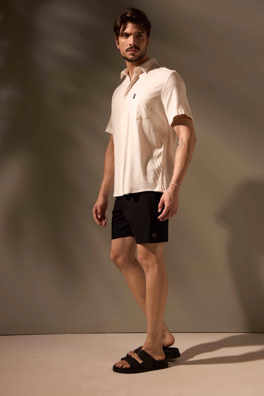 CAMISA LINHO FLOW - OFF WHITE da Vörr Brasil | Loja Oficial Vörr Brasil