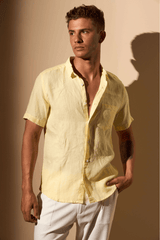 CAMISA LINHO GIBSON COM BOLSO - AMARELO da Vörr Brasil | Loja Oficial Vörr Brasil