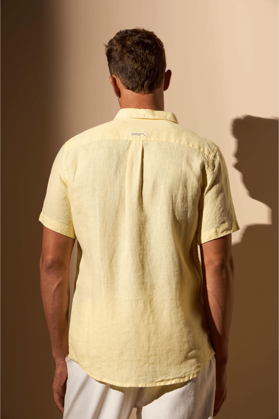 CAMISA LINHO GIBSON COM BOLSO - AMARELO da Vörr Brasil | Loja Oficial Vörr Brasil