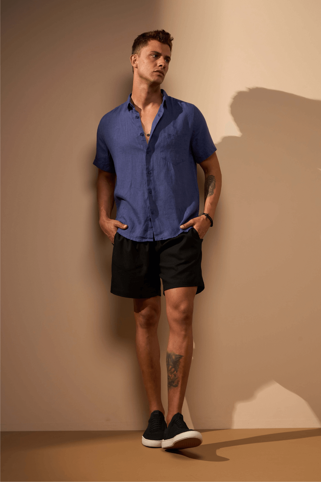 CAMISA GIBSON 100% LINHO COM BOLSO - AZUL ROYAL da Vörr Brasil | Vörr Brasil