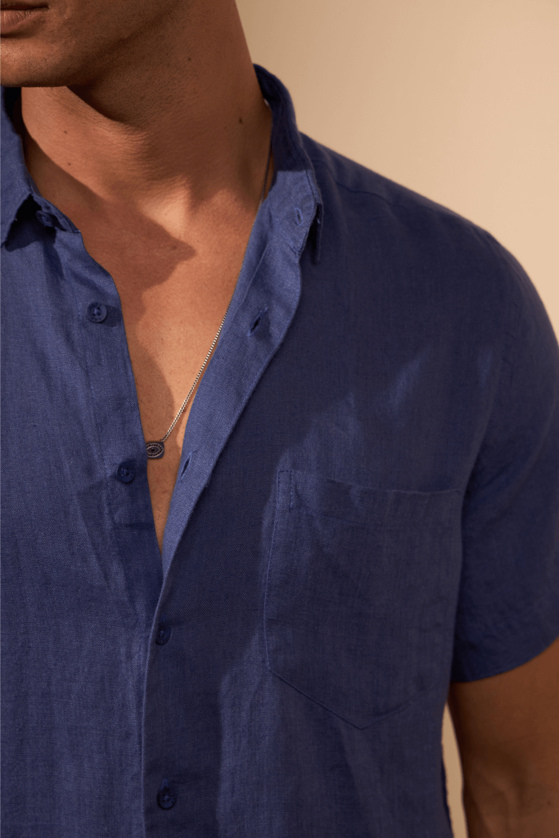 CAMISA GIBSON 100% LINHO COM BOLSO - AZUL ROYAL da Vörr Brasil | Vörr Brasil