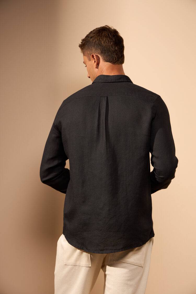 CAMISA GIBSON 100% LINHO COM BOLSO - PRETO da Vörr Brasil | Vörr Brasil