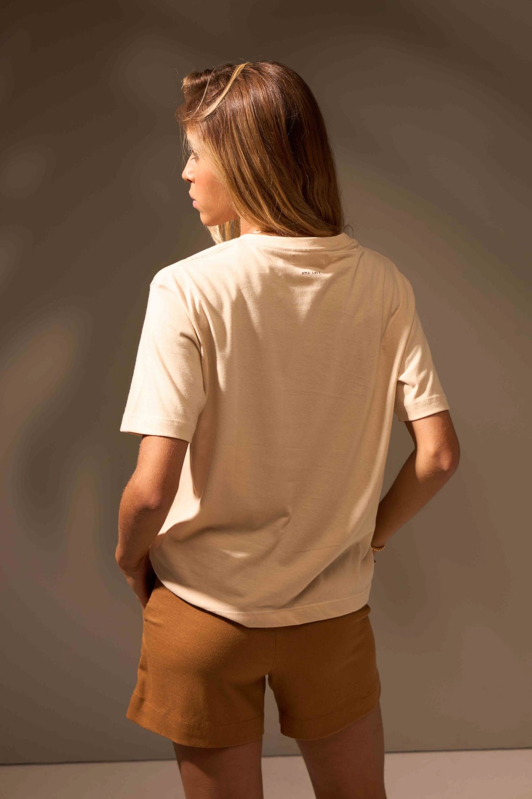 CAMISETA ALGODÃO EGÍPCIO AMO CAFÉ - AREIA da Vörr Brasil | Loja Oficial Vörr Brasil