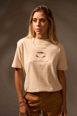 CAMISETA ALGODÃO EGÍPCIO AMO CAFÉ - AREIA da Vörr Brasil | Loja Oficial Vörr Brasil