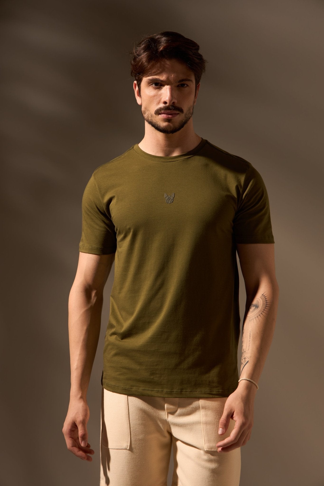 CAMISETA ALGODÃO EGÍPCIO VÖRR BULL - VERDE MUSGO da Vörr Brasil | Loja Oficial Vörr Brasil