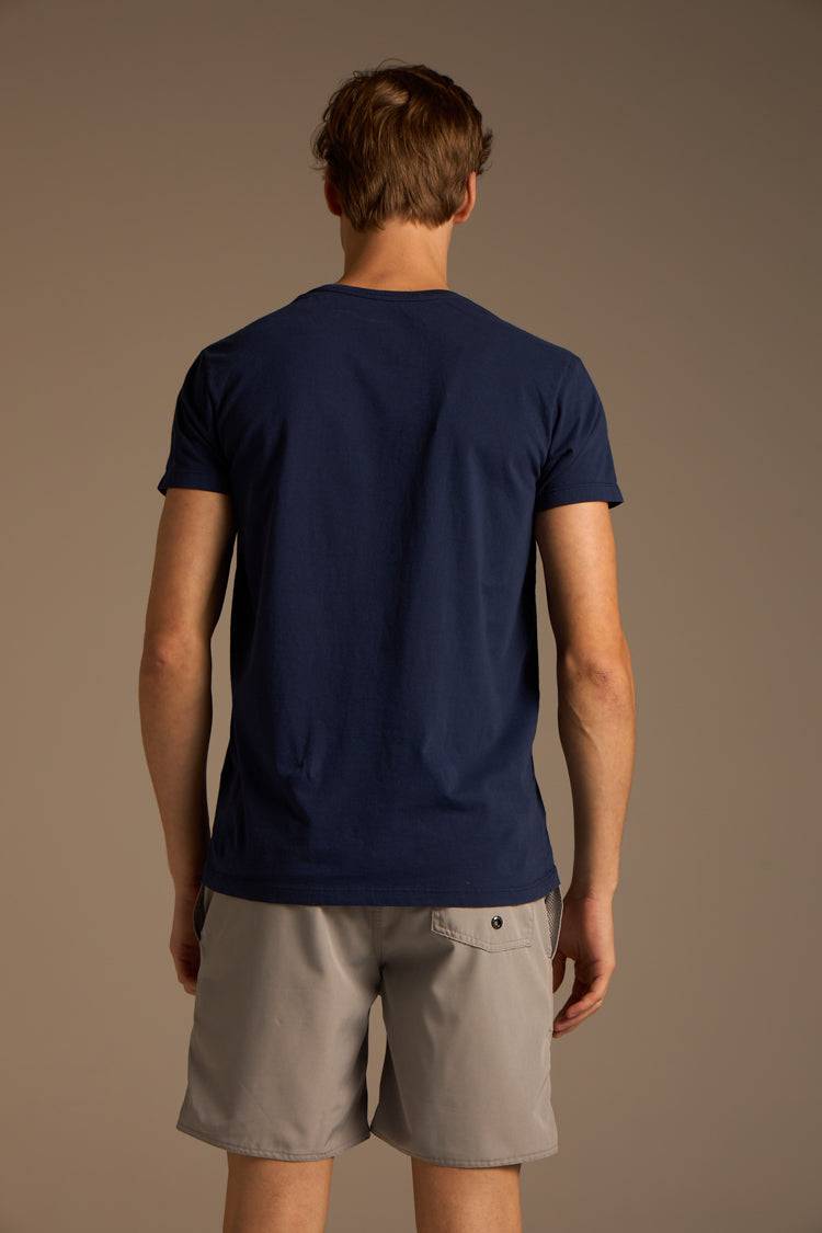CAMISETA AVENTUREIROS DA TERRA STONE - MARINHO da Vörr Brasil | Loja Oficial Vörr Brasil